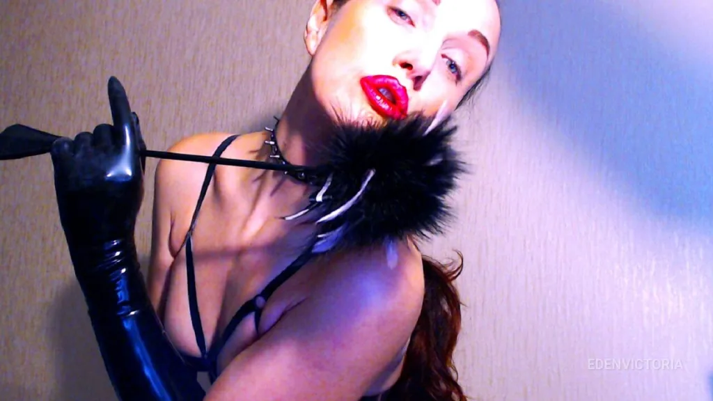 EdenVictoria — Legged brunette