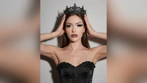 MillenaVoss — Queen