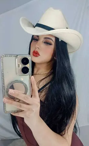 EmilyConoor — Streamate Photos