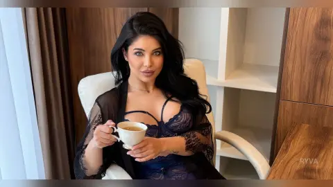 Ryva — Steeping Moments 🤭