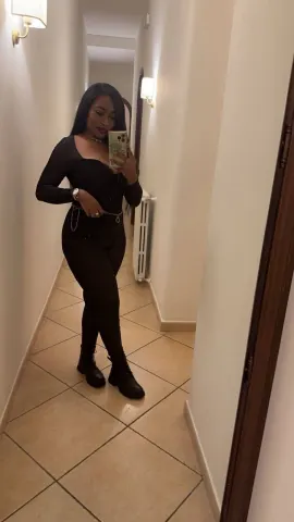karlaHiltonn — Streamate Photos