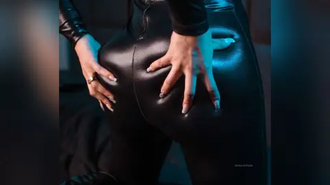 ErikaHoffman — Smack it🍑