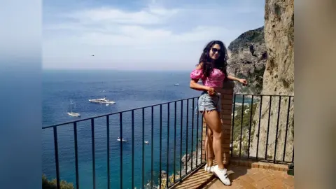 LisaBonna — #Luxury Beach Legs &amp; Handstand