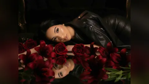 LoraEve — Eyes on Me.