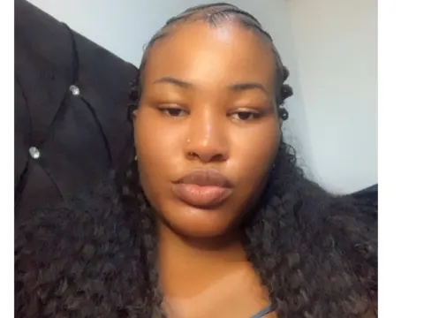ReenaVoss — LiveJasmin cam model