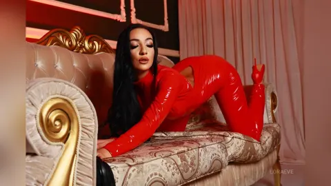 LoraEve — Love the Red! 