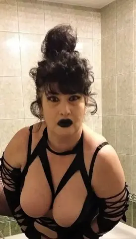 QueenElvyra — Streamate Photos