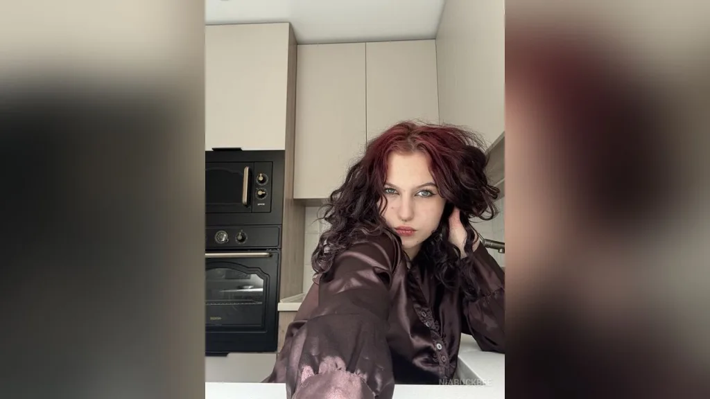 NiaBuckbee — live cam