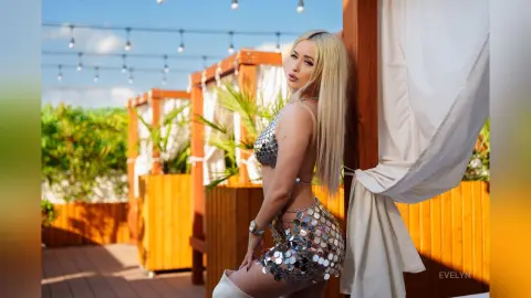 Evelyn — summer vibes