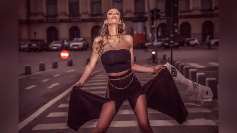 JuliaAzzuro — Black cat energy😈