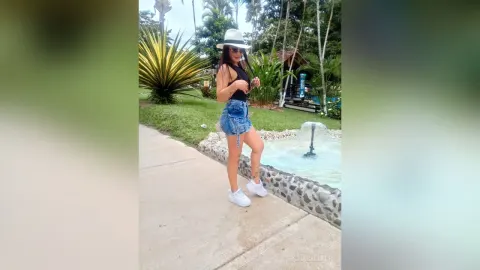 NinaBallack — Walking