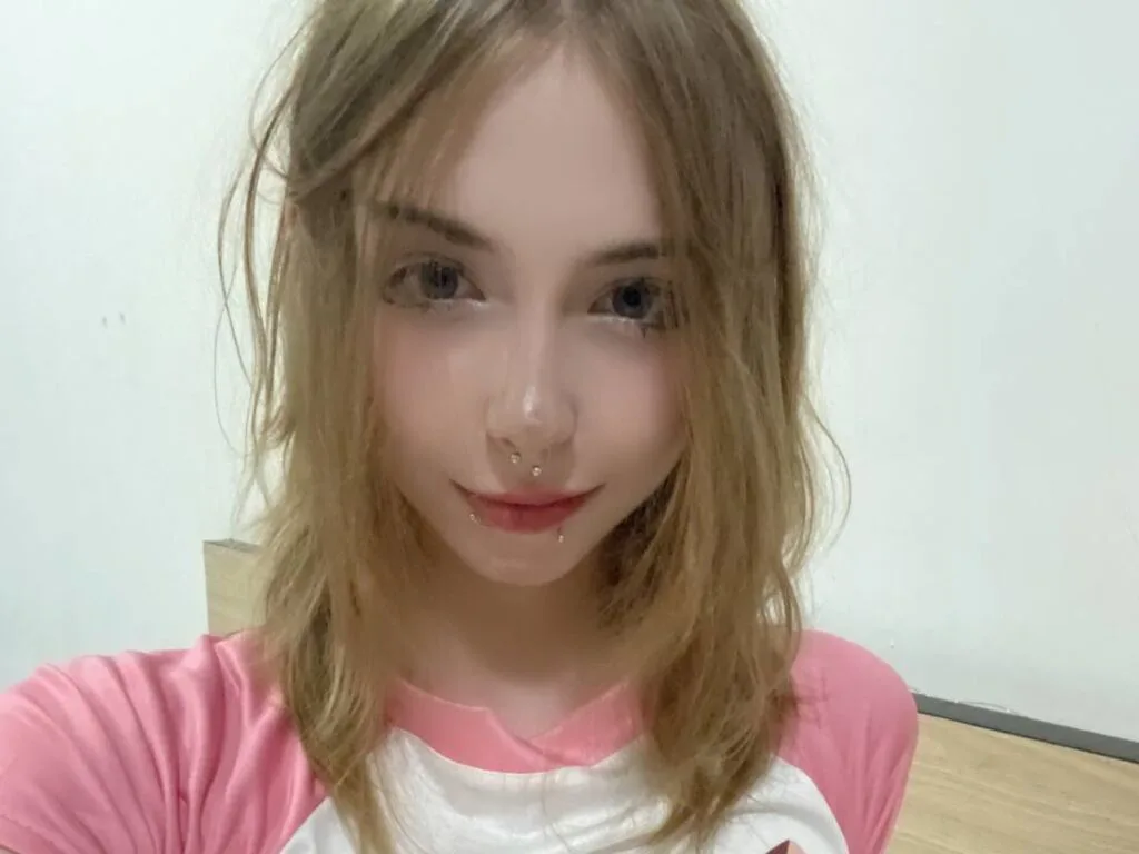 DaniGlow — live cam