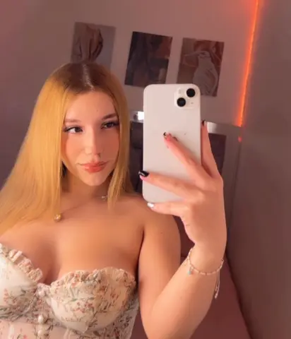 Bailey_Alice — Streamate Photos