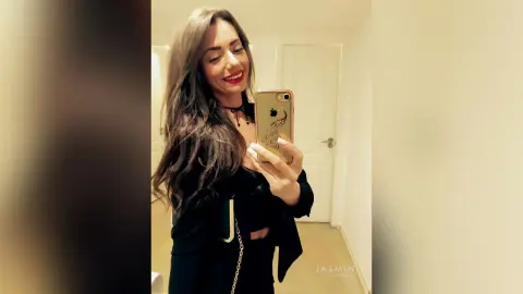 Arianna — Selfies &amp; Behind the camera
