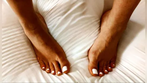 SophieMarlowe — Come worshipp my feet