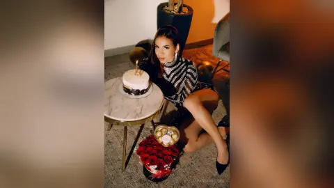 VanesaBellini — Sure! lets give a bite 🍑