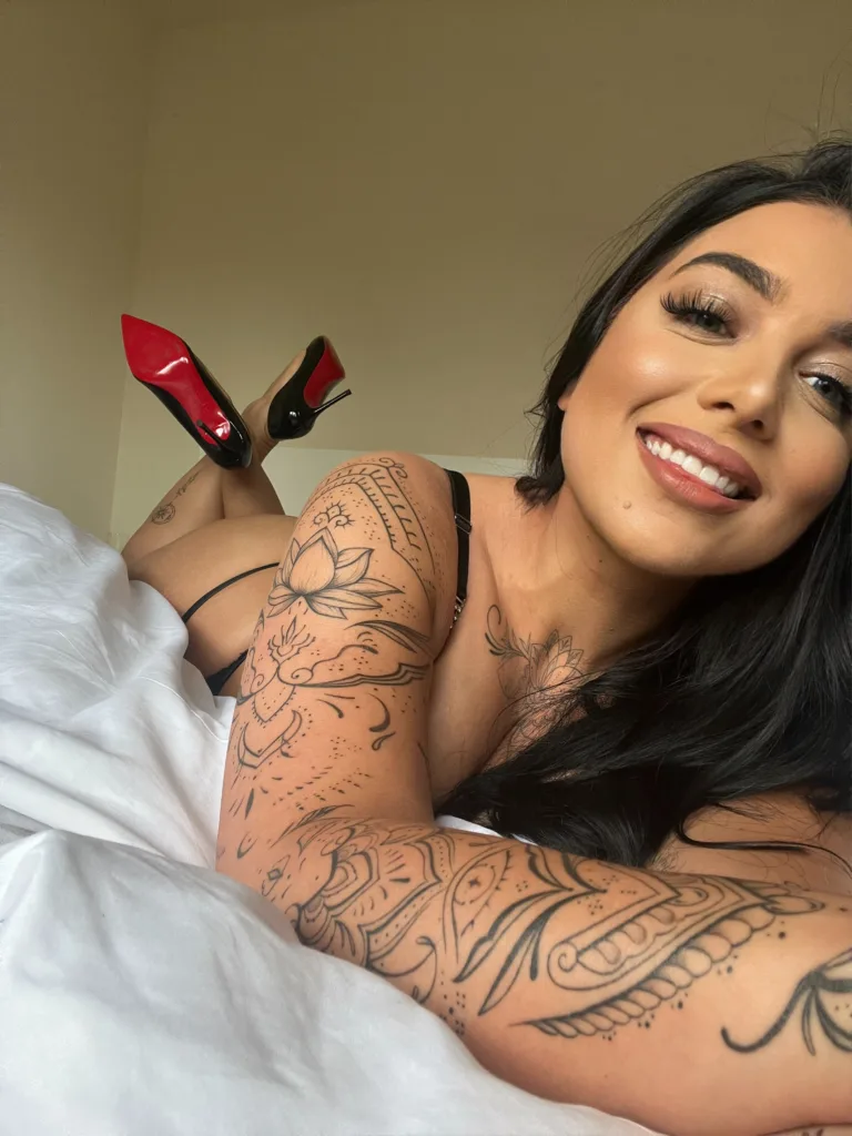 YourTattedAmy — Streamate Photos