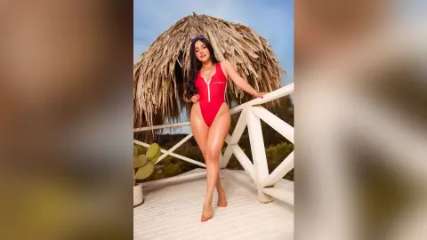 FabianaLima — Tropical baywatch 🌊