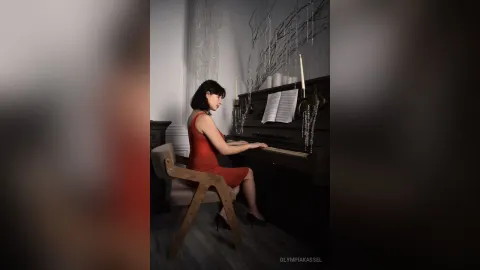 OlympiaKassel — Charm in red