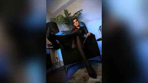 AmbraBlair — Leather,  fur and seduction 🖤