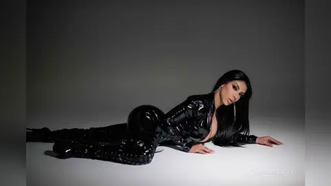 NicolleBennett — 𝑇ℎ𝑒 𝑀𝑦𝑠𝑡𝑖𝑞𝑢𝑒 𝑈𝑛𝑐𝑜𝑣𝑒𝑟𝑒𝑑