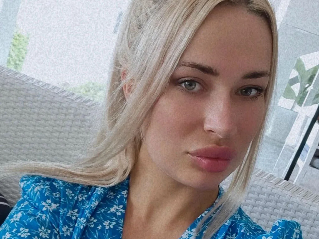 GraceMira — live cam