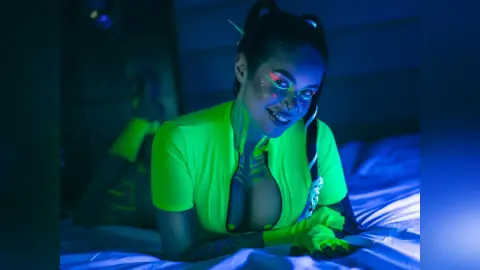 IngridSaint — NeOn