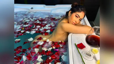 AmelyLu — HOT TUB