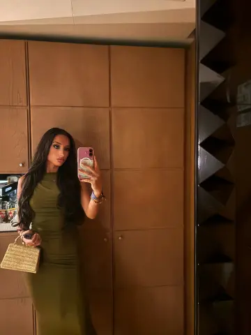 NylaRayOfficial — Streamate Photos