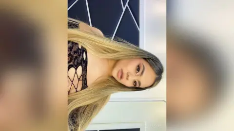 CarolGiovanni — A horny gal that can be yours 😉