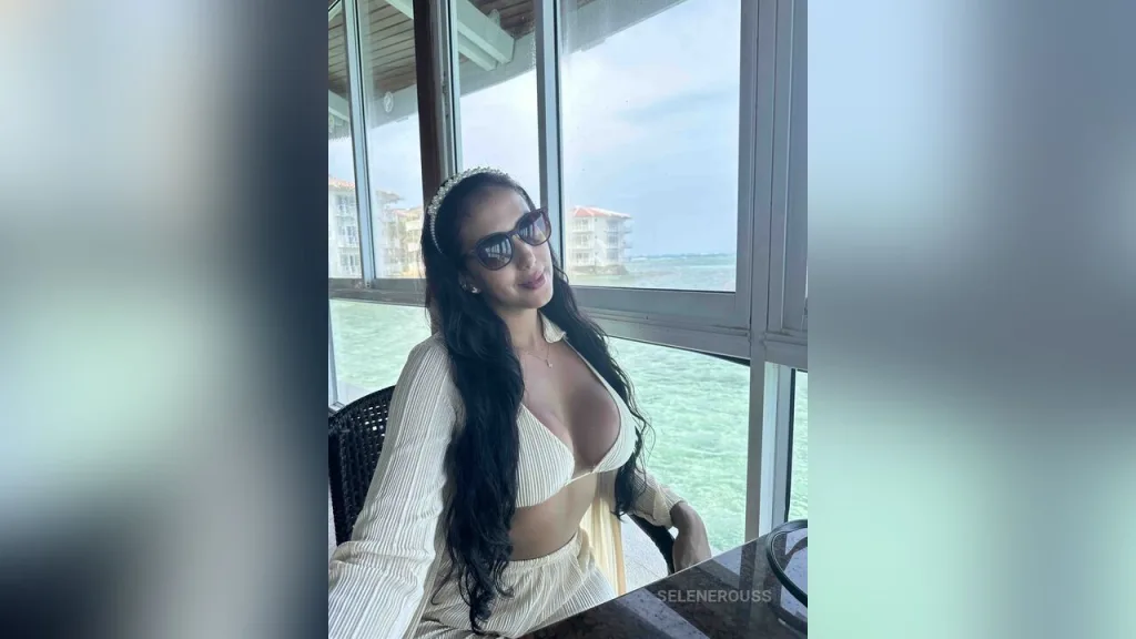 SeleneRouss — Sexy and relax 🧘🌴
