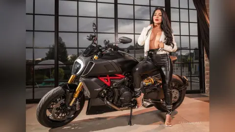 FabianaLima — Let's go for a ride!