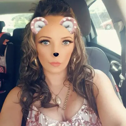 SammyLouise — Streamate Photos