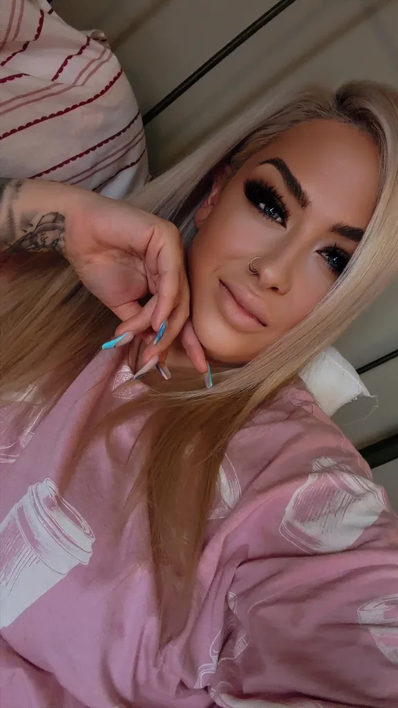 Violety_xo — Streamate Photos