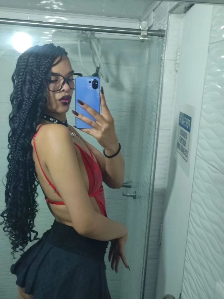 Mia_Gates