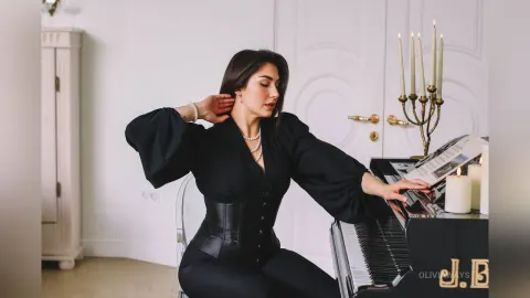 OliviaWays — lady at the piano🎹