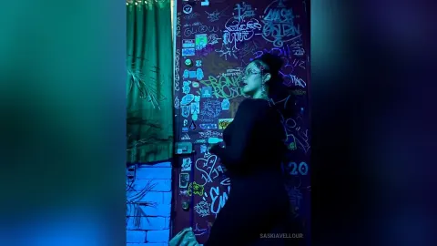 SaskiaVellour — Urban girl