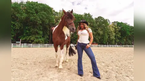 DahliaRains — Time for a special ride 😍