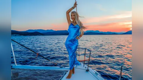 ErikaBonnie — Waves of temptation