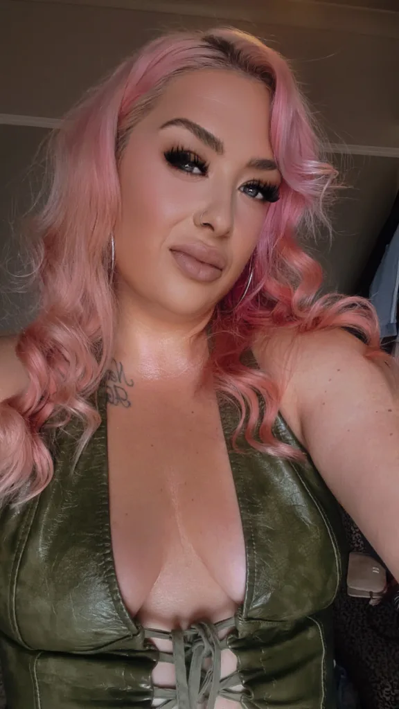 Violety_xo — Streamate Photos