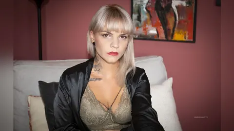 VanessaOdette — Look at me , you slave!