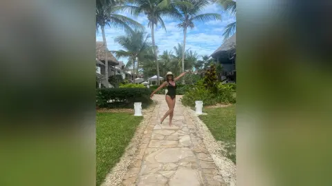 AngelinaKunis — 💛