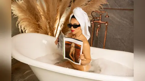 VanesaBellini — hot tub time