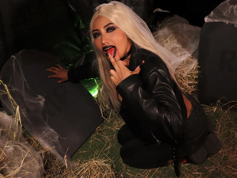 AnneSky — Streamate Photos