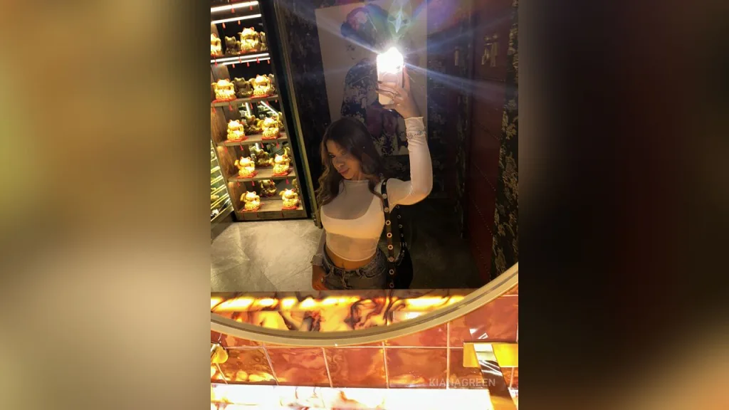 KianaGreen — look at me