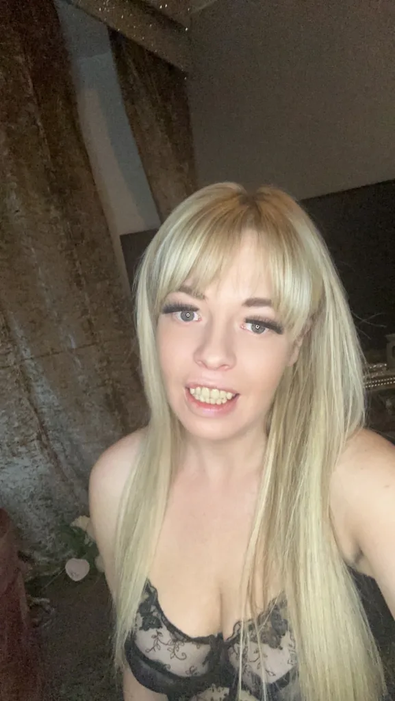 Unfaithful_bellaa — Streamate Photos