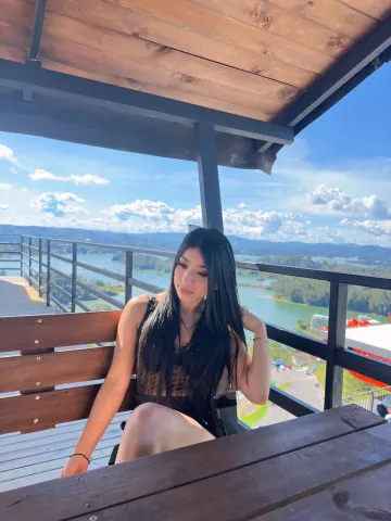 AlesskaNewman — Streamate Photos