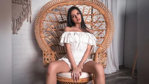 JasmineHille — Getting naked with a sexy angel