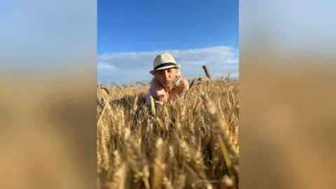 EmmaAmstrong — natural beauty