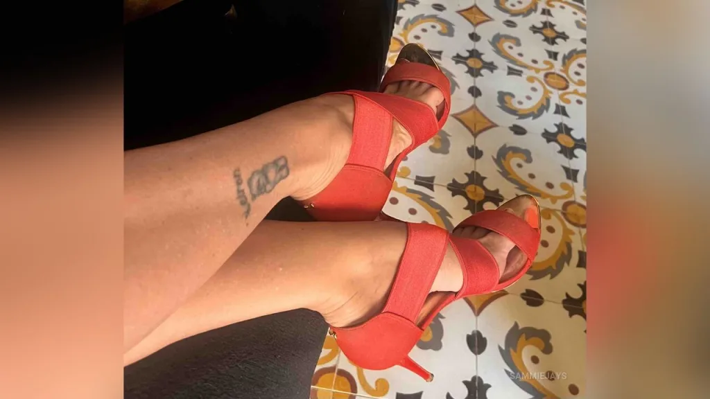 SammieJays — Hot